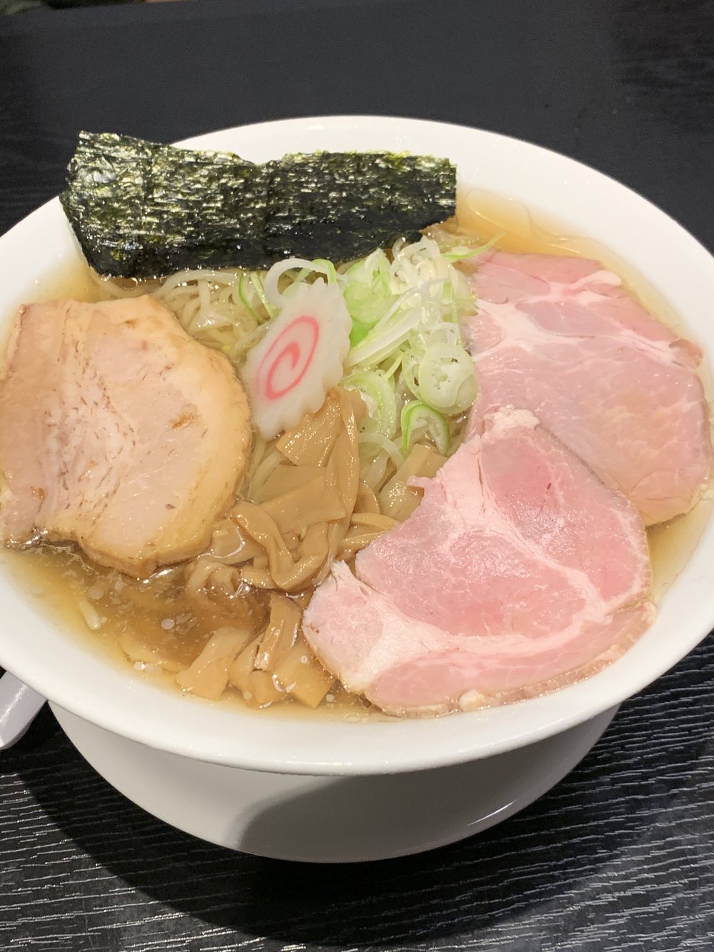 和ゆう膳のこく旨煮干ラーメン。背油が入りチャーシューと海苔がのる